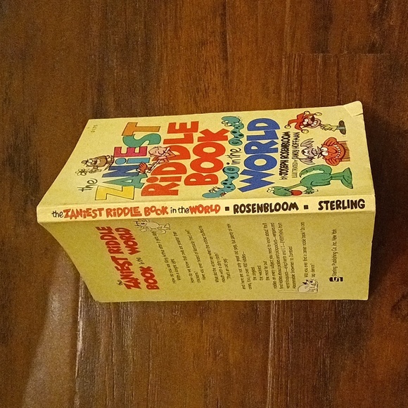 4 Vintage Books Bundle | Joke & Riddles | Charlie Brown | Would You Rather - Picture 3 of 12